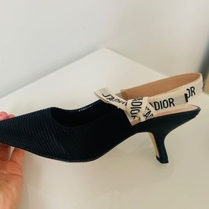 Black ribbed heels